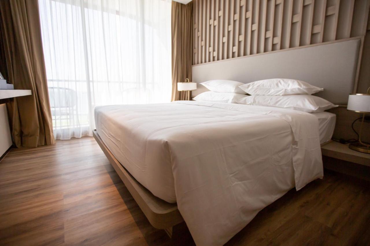 Symphony Of The Sea Hotel Bang Saen Exterior photo