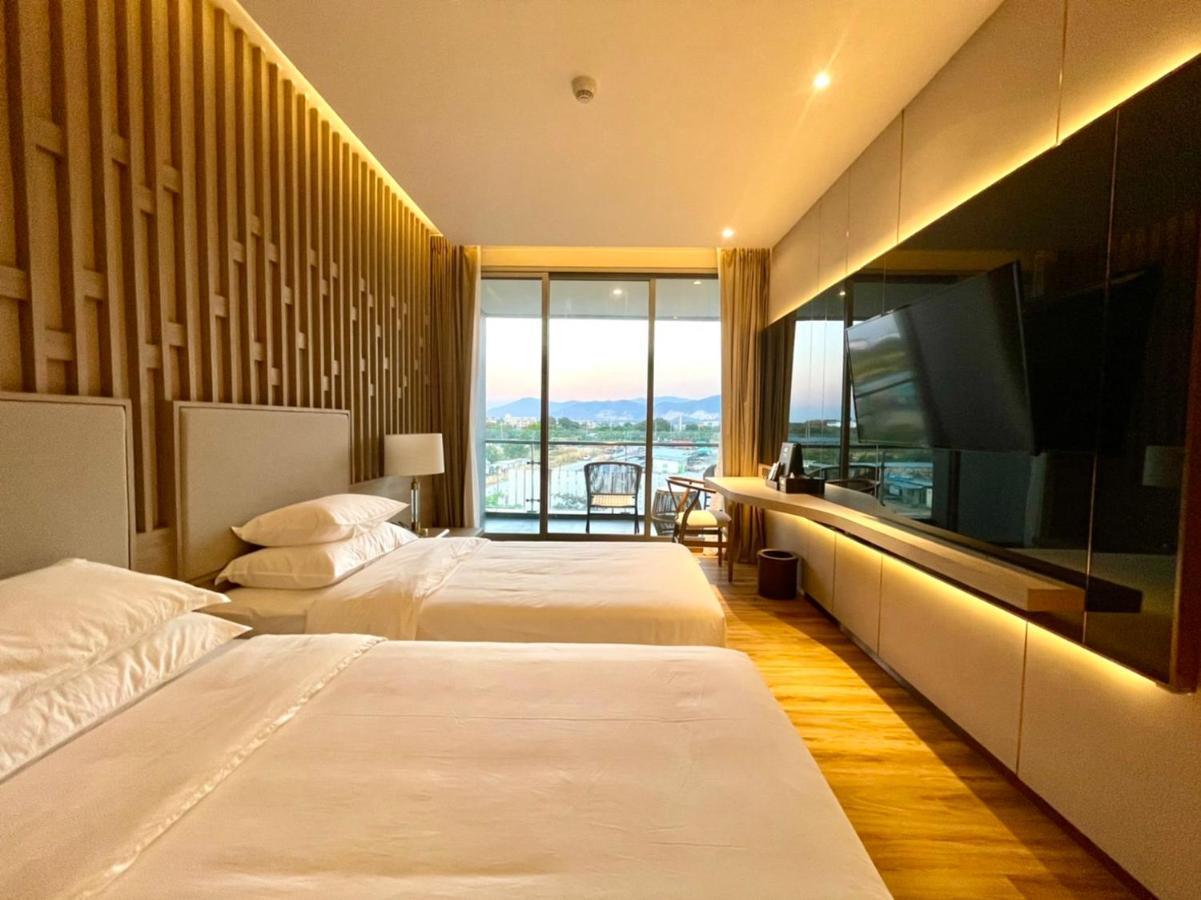 Symphony Of The Sea Hotel Bang Saen Exterior photo